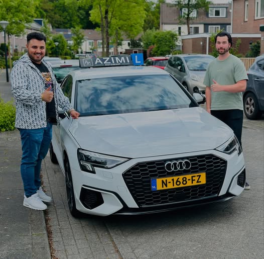 Olav is in een keer geslaagd!🥳😃 van harte gefeliciteerd! Netjes afgereden! Wens je veel veilige en leuke kilometers toe. Je rijbewijs haal je bij Autorijschool Azimi👍