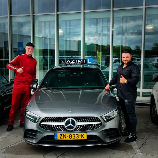 BAMMMM!  Thijs is in één keer geslaagd!🥳😃 van harte gefeliciteerd! Netjes afgereden kerel en complimenten van de examinator👌 wens je veel veilige en leuke kilometers toe. Je rijbewijs haal je bij Autorijschool Azimi