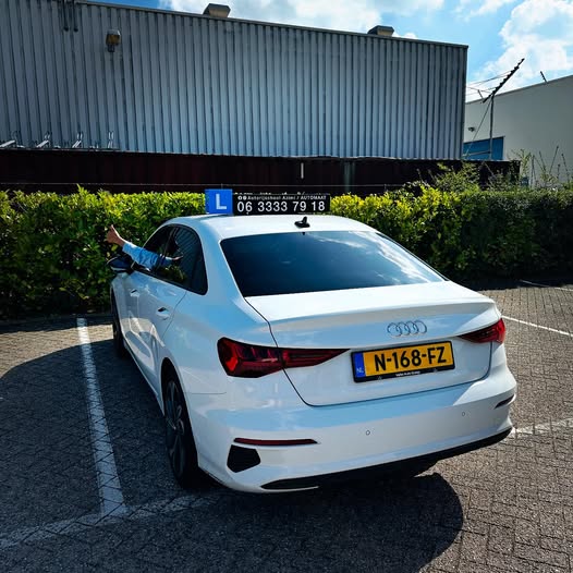 Hana is geslaagd!😃🥳 van harte gefeliciteerd! Netjes afgereden proficiat! Wens je veel veilige en leuke kilometers toe. Je rijbewijs haal je Autorijschool Azimi👍