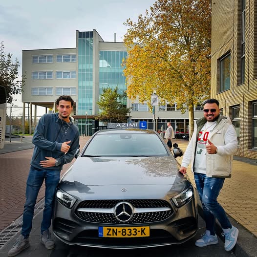 Dylan is geslaagd! 😃🥳👍 van harte gefeliciteerd! Goed gedaan jongeman! Zeker na zo een lange tijd niet gelest te hebben💪. Wens je veel veilige en leuke kilometers toe. Je rijbewijs haal je bij Autorijschool Azimi👍
