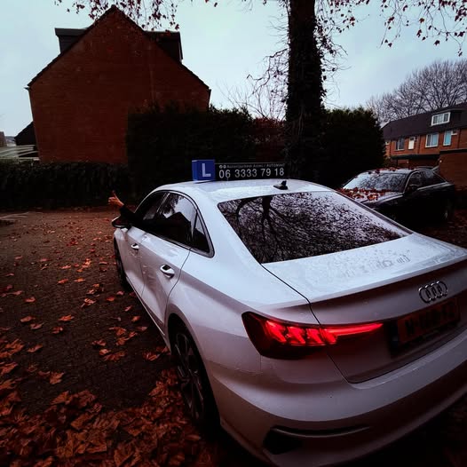 ✨ Niki = GESLAAGD! ✨ Met hard werken en vertrouwen heeft ze haar rijbewijs behaald. Van harte gefeliciteerd!😃🥳 wens je veel veilige en leuke kilometers toe.